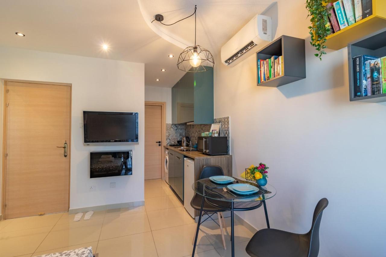 Light House - Seafront Cosy Studio With Library Paphos Eksteriør billede
